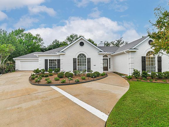 3rd image of 103 Forest Ct