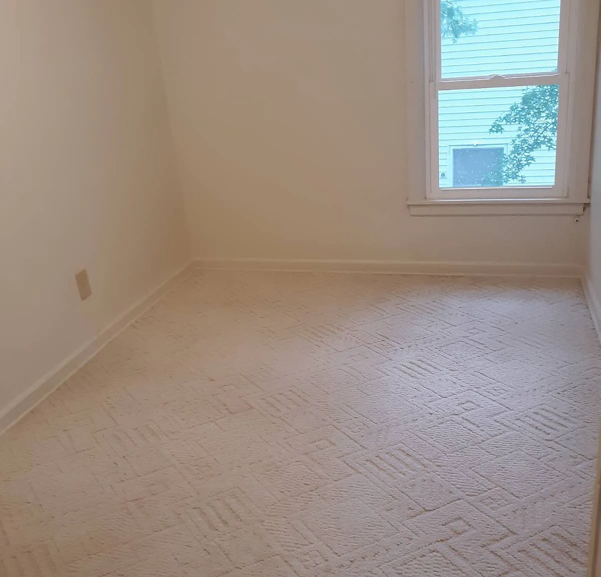 3 bed, 1.0 bath, $825 — Photo 3