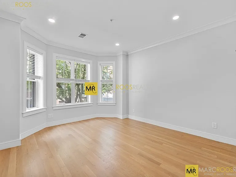 531 Newbury St — Photo 8