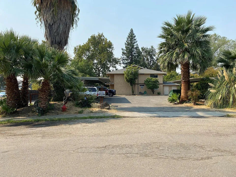 Entrance from Lakeside Drive