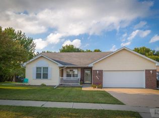 106 E Steenhoek St, Prairie City, IA 50228