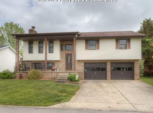 7 Cardinal Ln, Hurricane, WV 25526