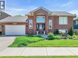 200 Riverview Ave, Lasalle, ON N9J 3Y1