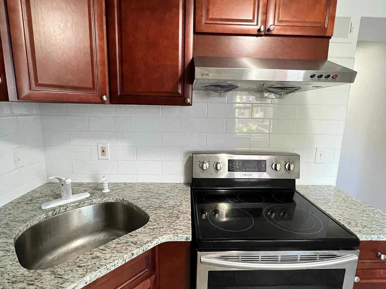 3 bed, 1400 sqft, $2,450 — Photo 4