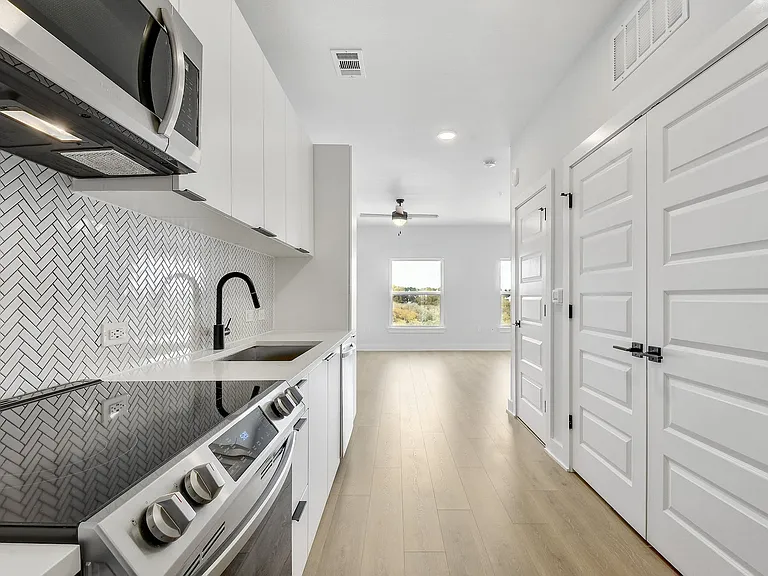 2500 Longview St #513 — Photo 5