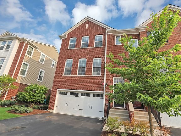 3rd image of 2521 Huntleigh Ln