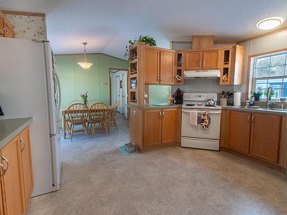 3rd image of 22 Arrowhead Drive