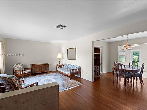 4th image of 8315 SW 61st Ave