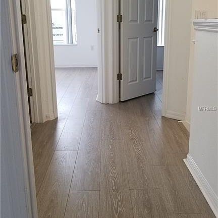 4th image of 982 Park Terrace Cir
