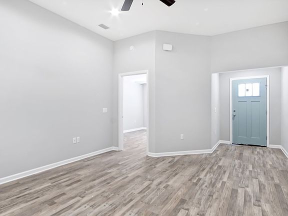 5th image of 2722 S Largo Ave