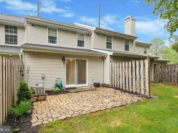 3 Ardsley Ct, Newtown, PA 18940