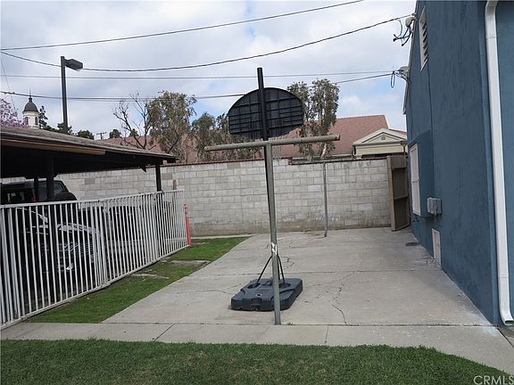 4th image of 7917 Newlin Ave
