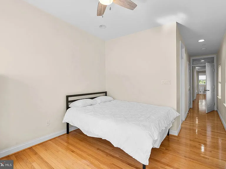 18 S Madeira St — Photo 4