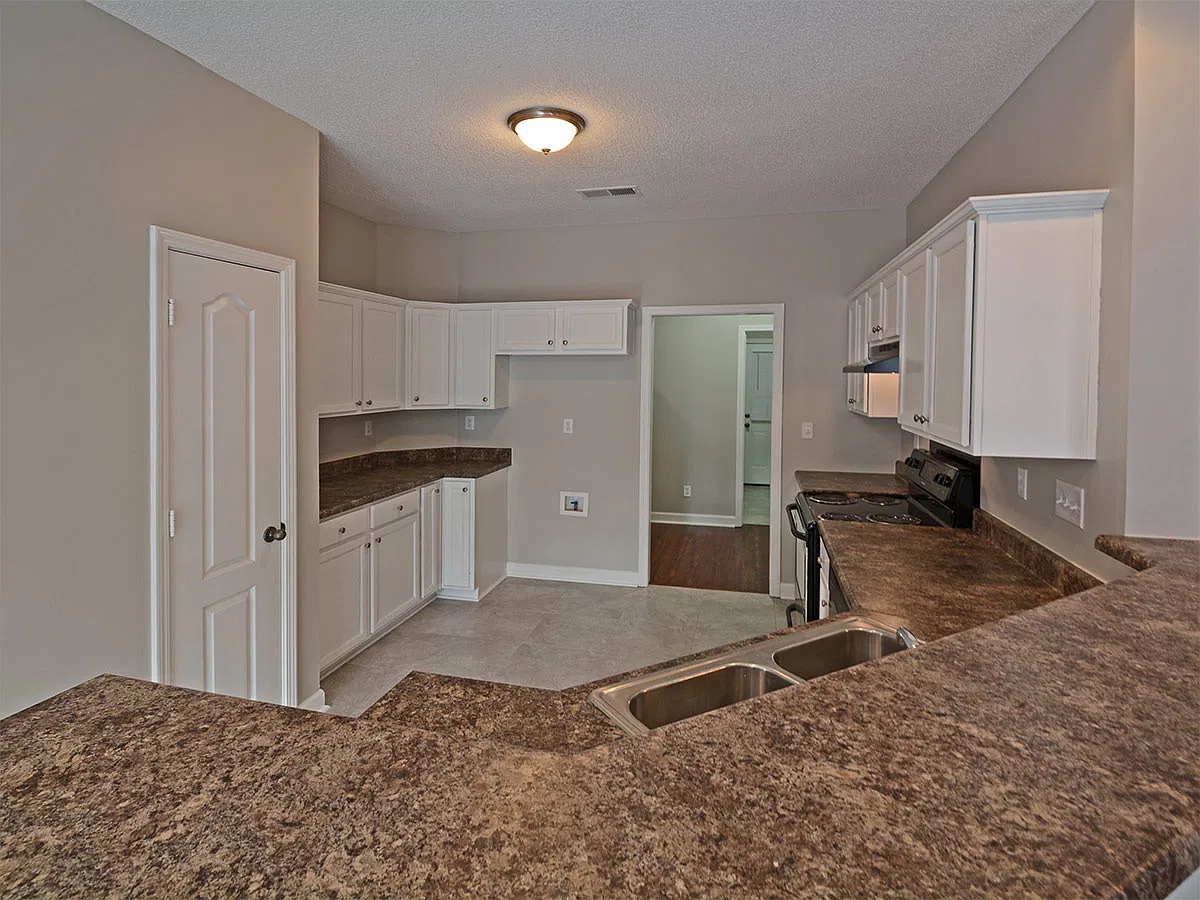 3 bedroom with a Bonus Room and 2 baths in Cordova Near Houston Levee — Photo 2