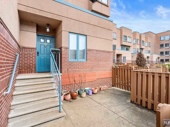 314 Nelson Ct, Edgewater, NJ 07020