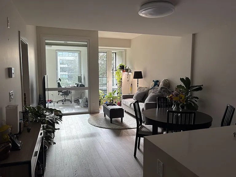 4408 Cambie St #302 — Photo 1