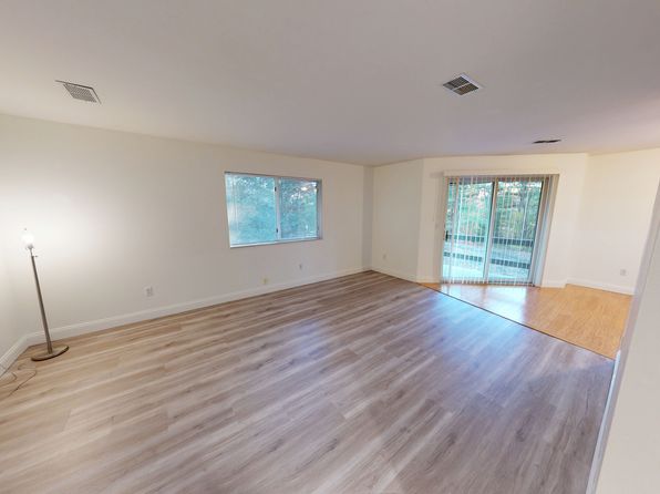 30 Evergreen Ln #30B