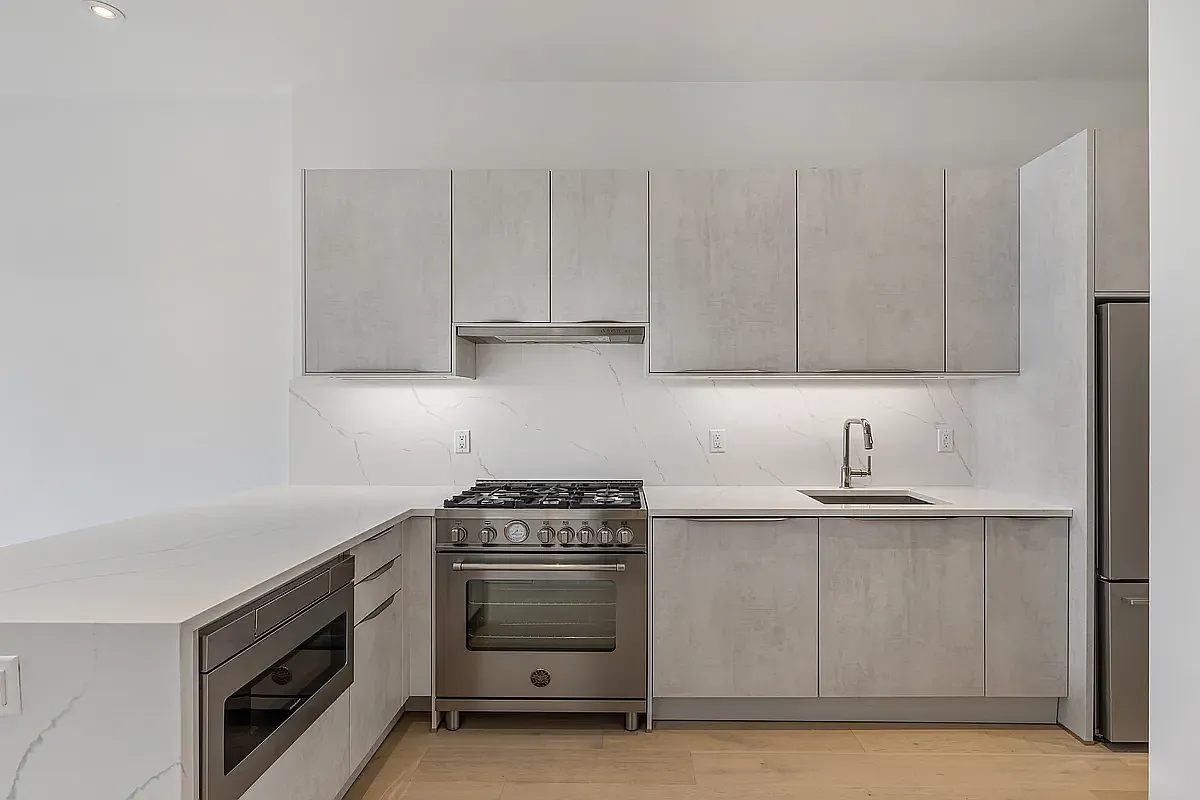 1129 Halsey Street — Photo 3