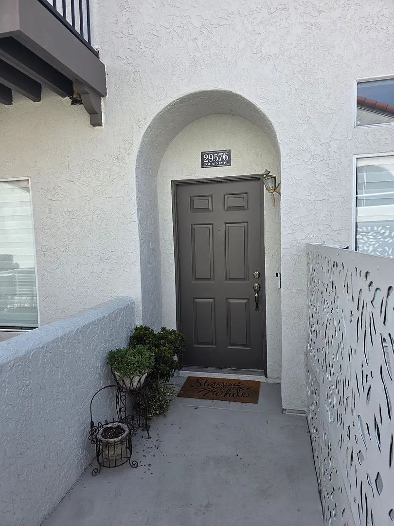 Gorgeous Renovated 3 Bedroom Townhome in the Heart of Temecula! — Photo 3