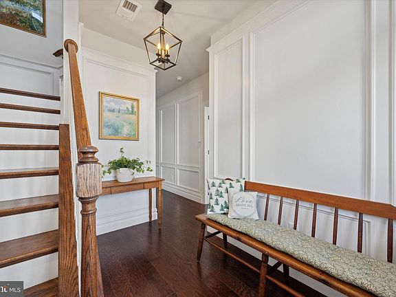 4th image of 306 Foundry St