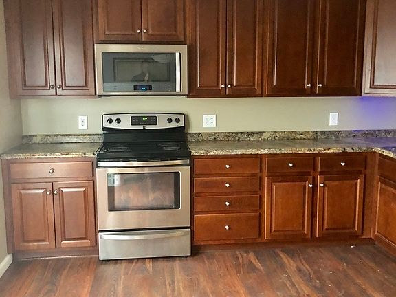 3rd image of 2704 Mary Ave