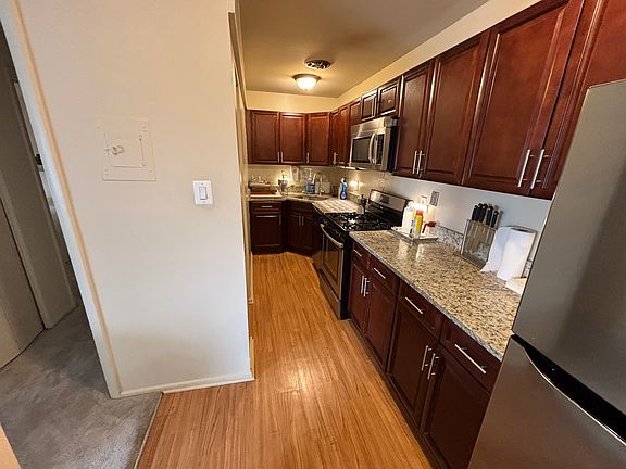 4th image of 204 Park Terrace Ct SE APT 23