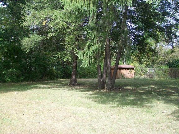 2nd image of E Seminole Dr