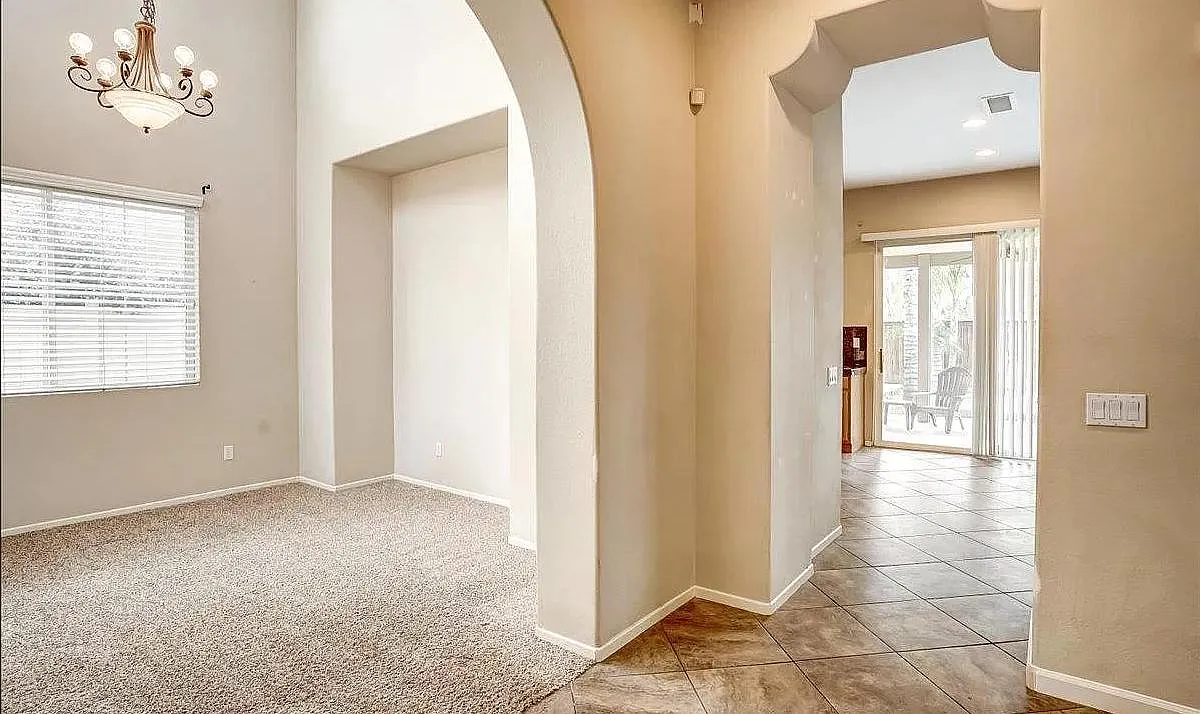 6 bed, 5.5 bath, 3430 sqft, $4,200 — Photo 3