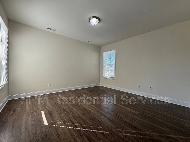 1324 S 8th St — Photo 14