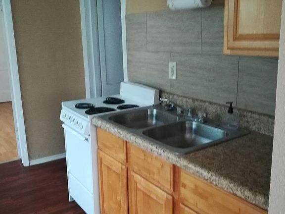 4th image of 1415 1/2 Woodward St #B
