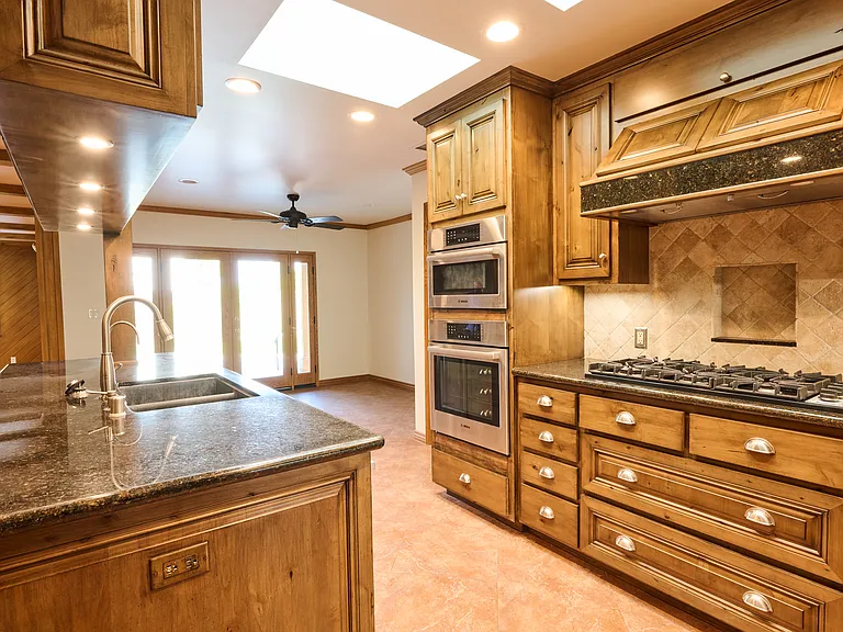 4720 Hayman Ave — Photo 16