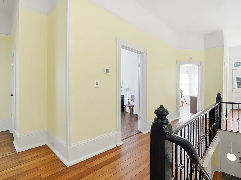 524 E Henry St — Photo 17