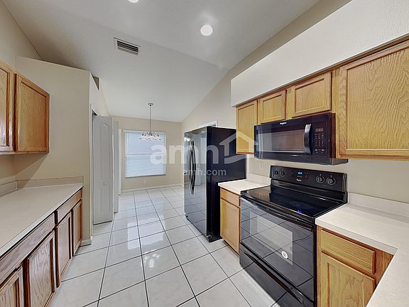 3rd image of 1027 Summer Breeze Dr