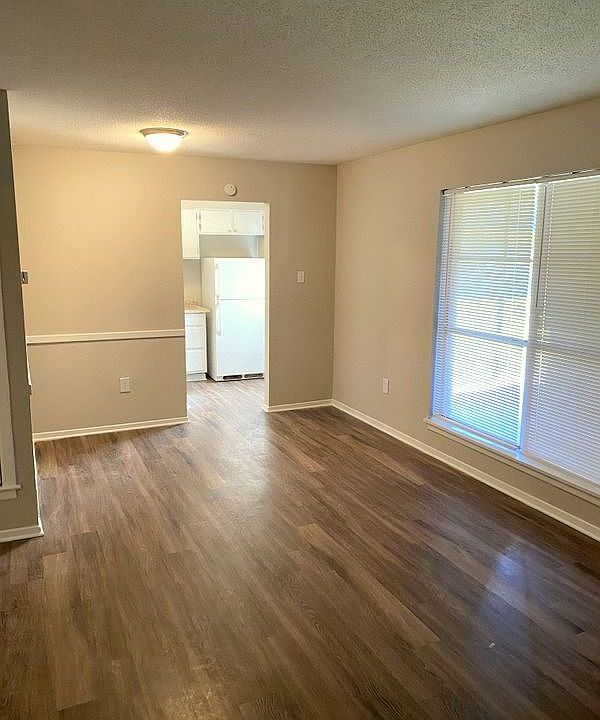 1st image of 3990 Willow Cv APT 1