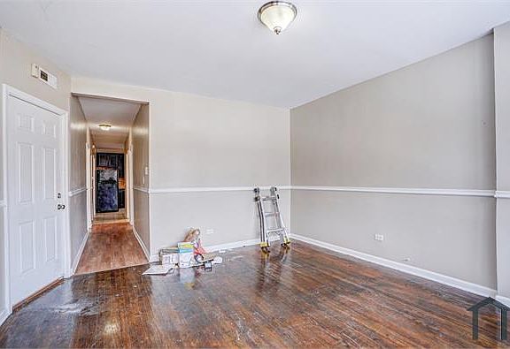 3rd image of 1523 E 74th Pl #1
