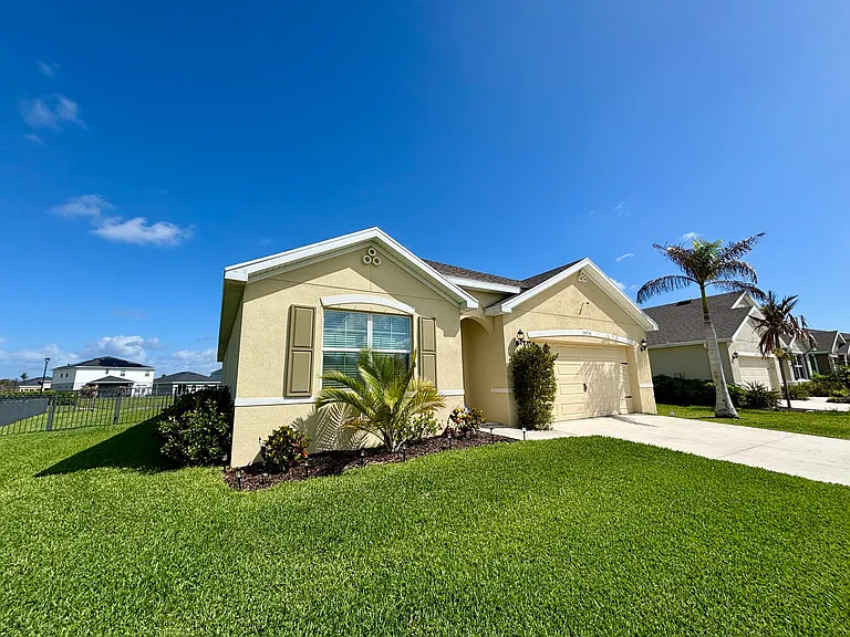 10736 SW Prato Way — Photo 3