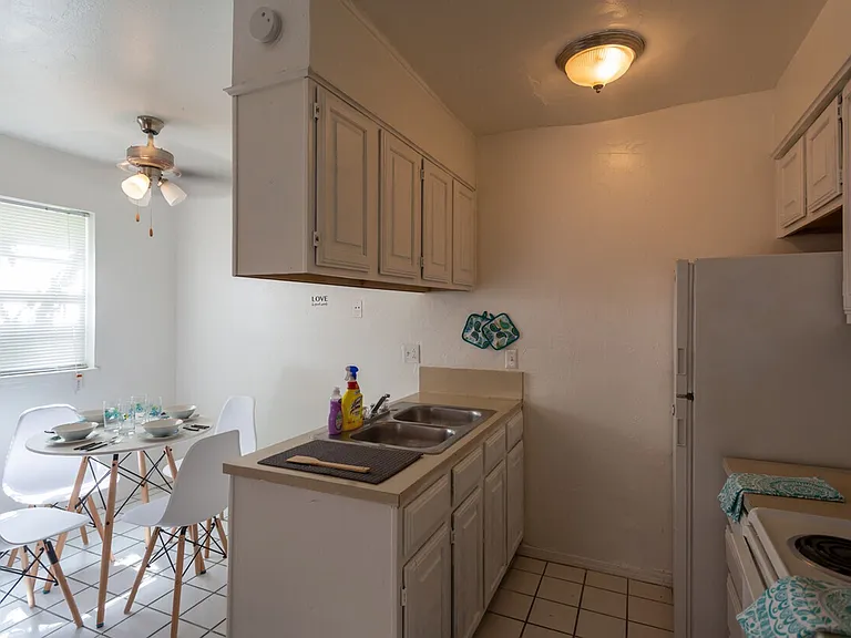 Bradford Square Apartments — Photo 6