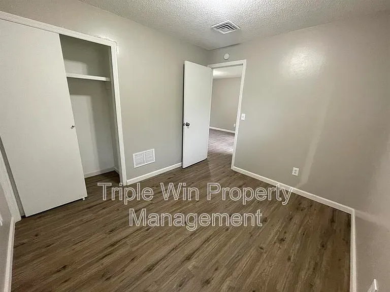 3125 Saint Catherine St — Photo 26