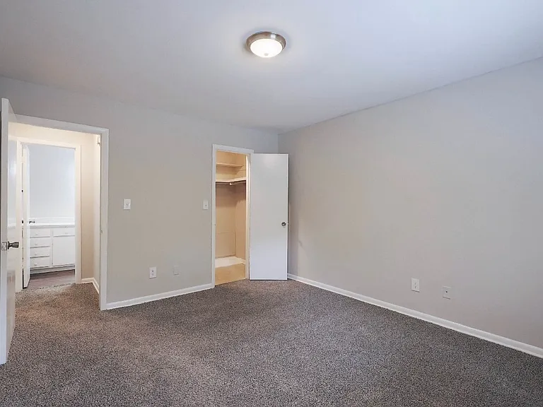 Modern Living in the Heart of Northlake — Photo 60