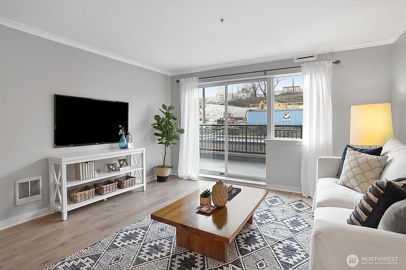 3rd image of 321 10th Avenue S #604