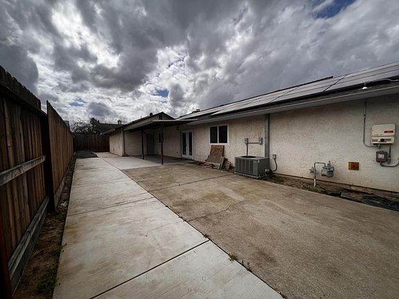 3rd image of 405 Arboles Way
