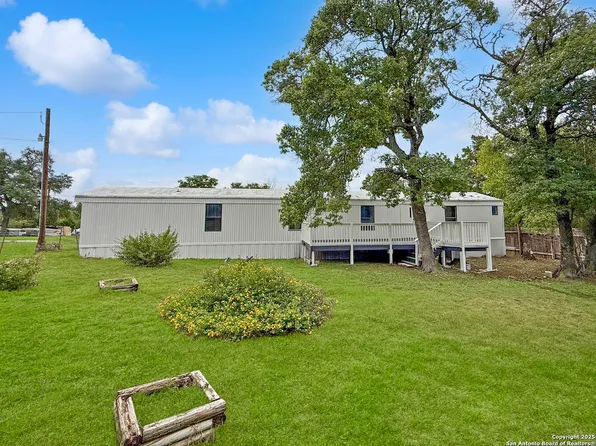 350 Westminister Sq, Canyon Lake, TX 78133