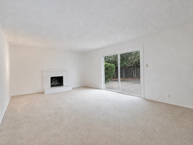 20087 Pacifica Dr — Photo 3