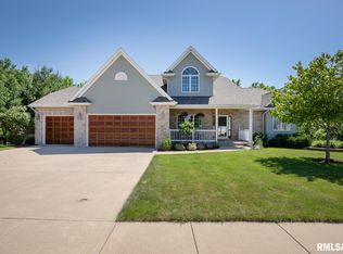 1607 Hickory Bend Ct, De Witt, IA 52742