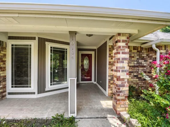 10104 Stoneleigh Dr, Benbrook, TX 76126