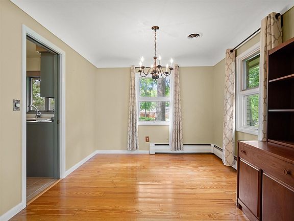 5th image of 2915 Woodstock Ct