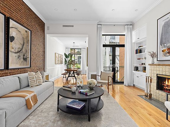 3rd image of 119 W 82nd St #1