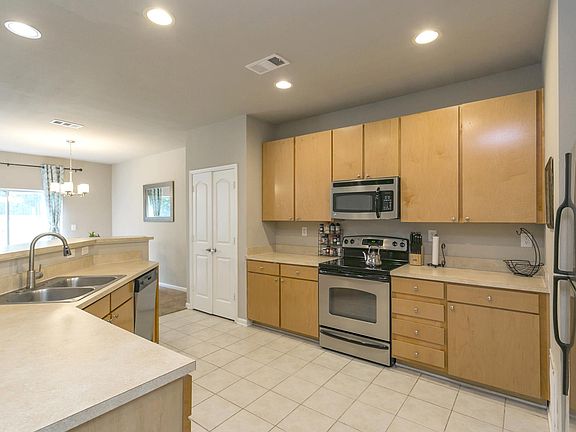 3rd image of 3915 Cannonsgate Ln