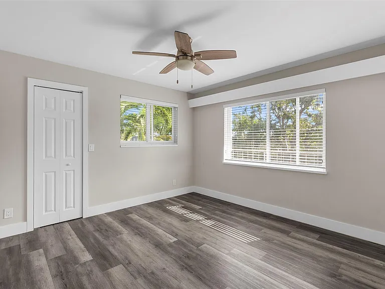 2182 NE 5th Cir — Photo 15