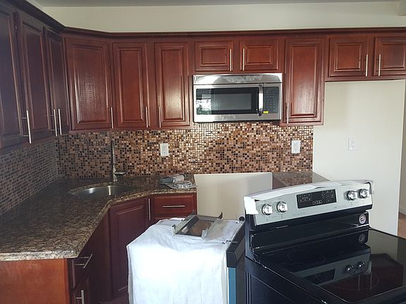 3rd image of 4528C Barnes Ave